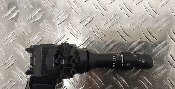 Toyota Auris 150 Wiper control stalk 17F582 02411