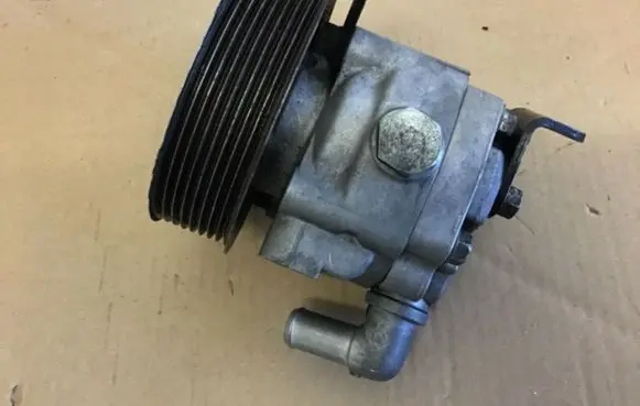 Land Rover Discovery 3 - LR3 Electric power steering pump QVB500620