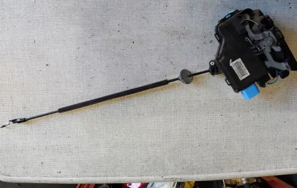 Volkswagen Caddy Front door lock 3D1837015AS