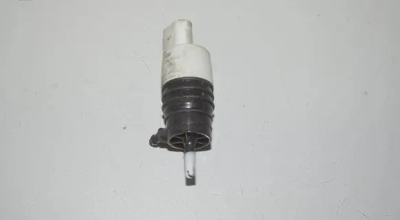 BMW 5 G30 G31 Windscreen/windshield washer pump 7298309 67127298309