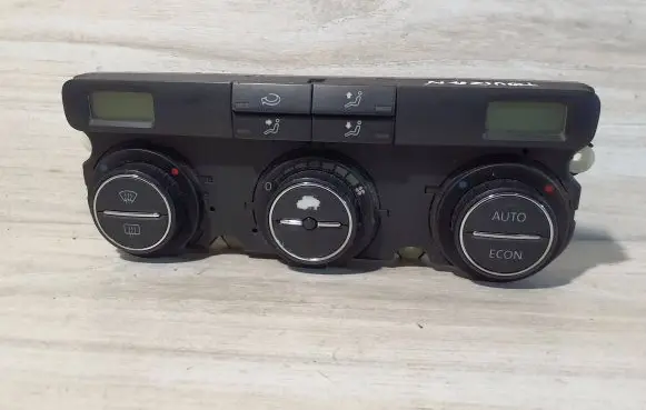 Volkswagen Touran I Climate control unit