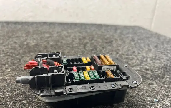 Mercedes-Benz C W205 Fuse module A2225403150