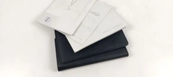 Volvo V40 User manual