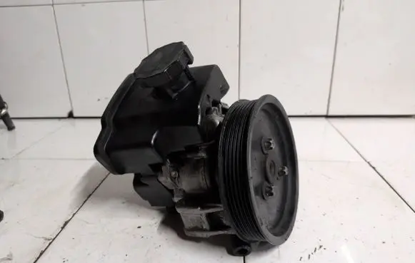 Mercedes-Benz Vito Viano W639 Power steering pump 61289 0034667101 LH2112244