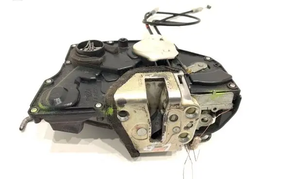 Suzuki Swift I Front door lock