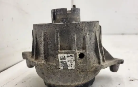 Mercedes-Benz E W213 Engine mount bracket A2132400500