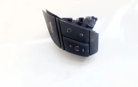 Volvo XC70 Steering wheel buttons/switches 8622524
