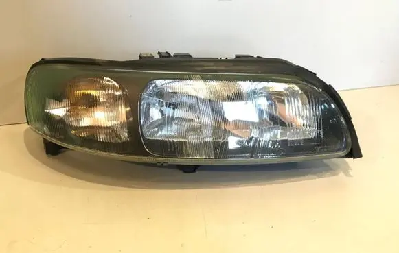 Volvo V70 Headlight/headlamp 89007908