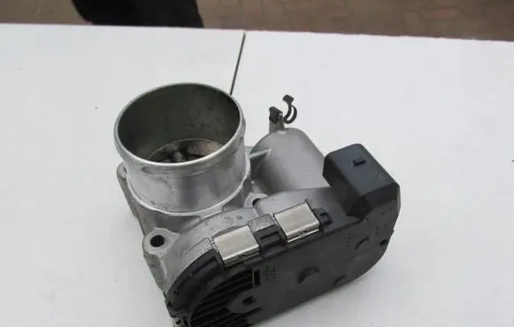 Ford Focus Engine shut-off valve 7S7G9F991CA