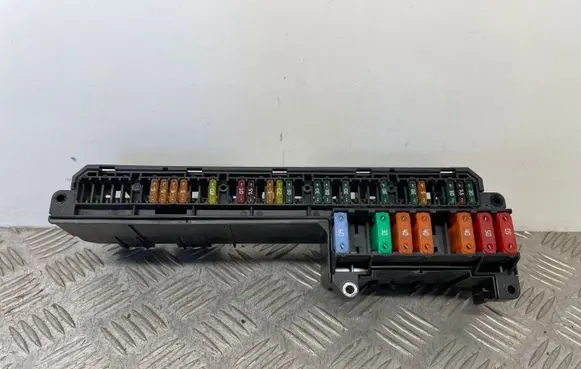 BMW 5 E60 E61 Fuse module 6957330 61146957330