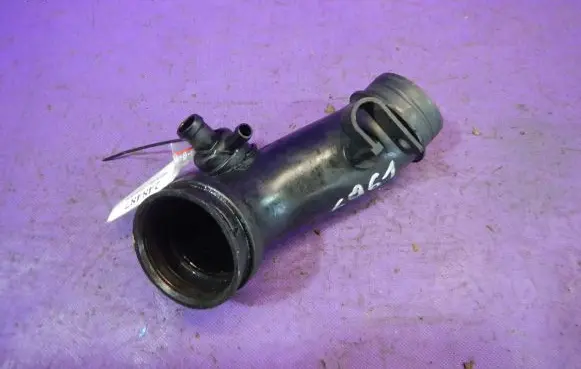 Audi A4 S4 B5 8D Air intake hose/pipe 058133357A