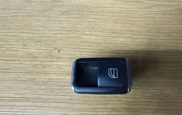 Mercedes-Benz C W204 Electric window control switch A2048700451
