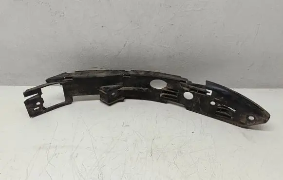 Volkswagen Touareg I Front bumper mounting bracket 7L6807184C