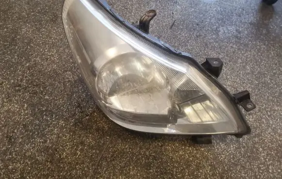 Toyota Verso Headlight/headlamp 811100F090