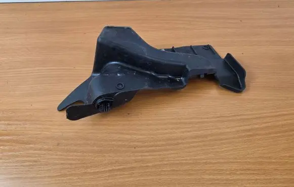 Ford Focus Fender mounting bracket JX7BA02476A