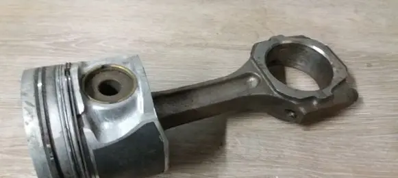 Hyundai Santa Fe Piston with connecting rod