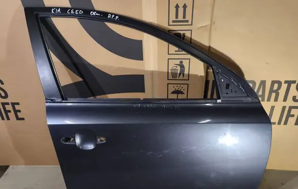 KIA Ceed Front door 