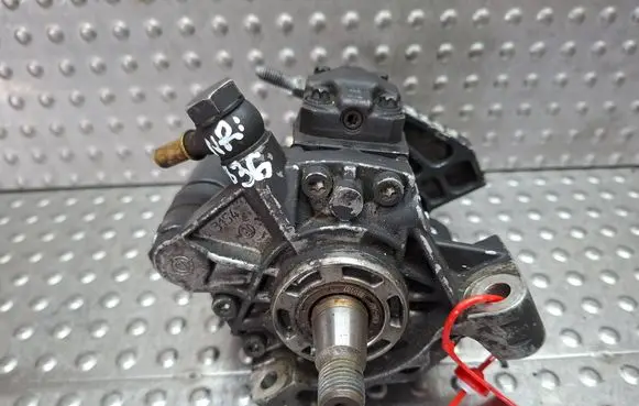 Renault Megane III Fuel injection high pressure pump S26338836 8200663258