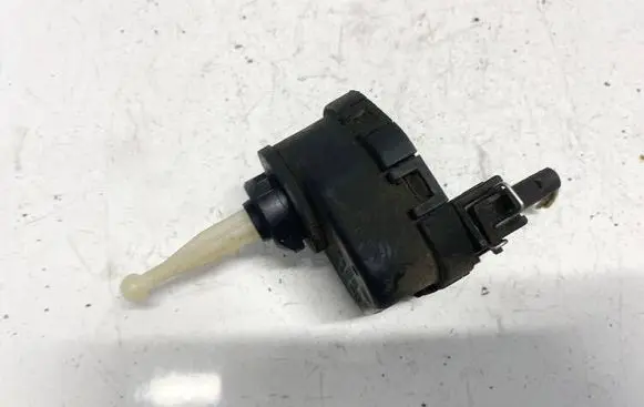 Headlight level adjustment motor