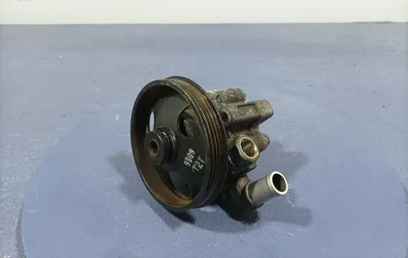 Chevrolet Cruze Power steering pump 96837813