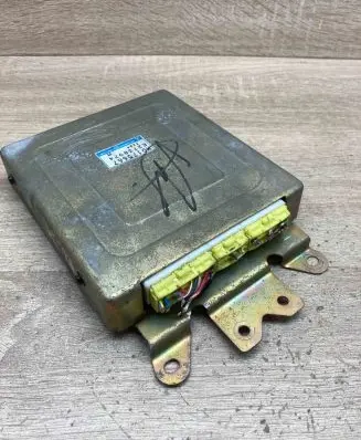 Mitsubishi Lancer Engine control unit/module ECU MD175667 E2T38974 3204