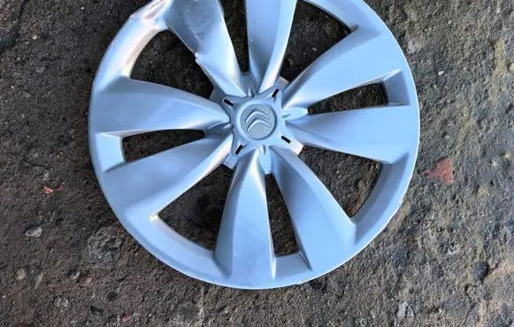Citroen C3 R15 wheel hub/cap/trim 9685346380