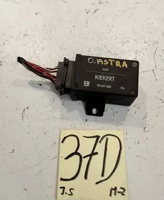 Opel Astra F Central locking relay 90457682