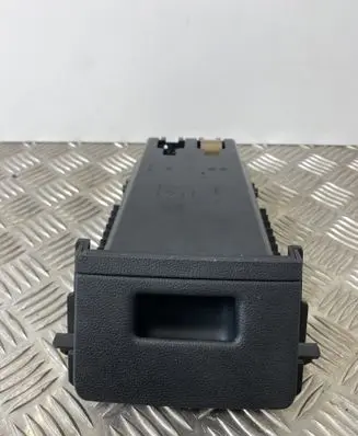 Volkswagen Touran III Dashboard storage box/compartment 5TA861801