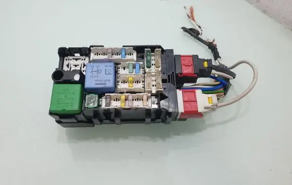 Peugeot 508 Fuse module 9665492680