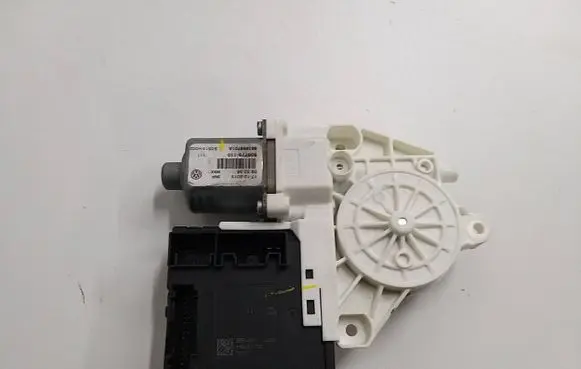 Volkswagen PASSAT B7 Front door window regulator motor 3C0959793C 40078