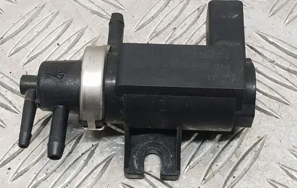 Volkswagen Golf IV Turbo solenoid valve 1J0906627