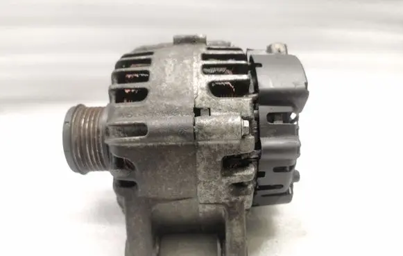 Peugeot 208 Generator/alternator 9670899580