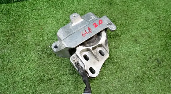 Mercedes-Benz GLA H247 Engine mount bracket A2472406100