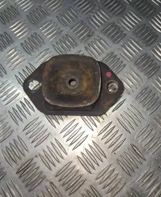 Opel Vivaro Engine mount bracket 112204BB0A