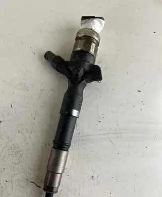 Toyota Hilux (AN10, AN20, AN30) Fuel injector 2367030100