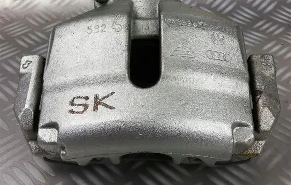 Volkswagen Jetta VI Front brake caliper
