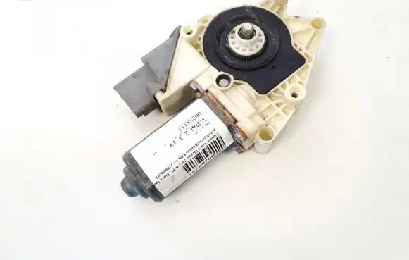 Citroen Xsara Picasso Front door window regulator motor 128000291 9700-105129-500
