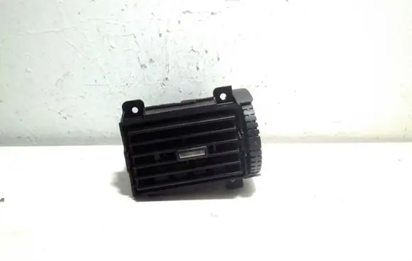 Nissan X-Trail T30 Dashboard side air vent grill/cover trim 687608H300 E5685161100