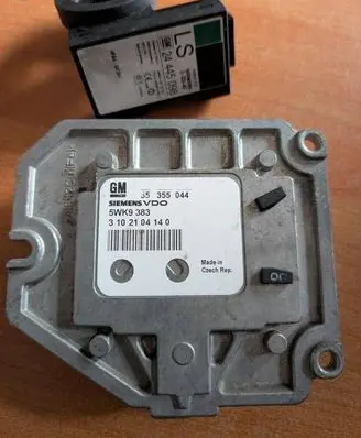 Opel Zafira A Engine ECU kit and lock set 5WK9383 3102104140 55355044