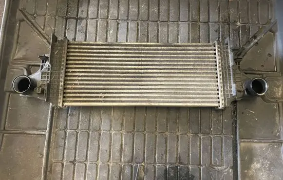 Mercedes-Benz R W251 Intercooler radiator A2515000000