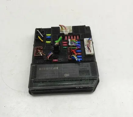 Nissan Navara D23 Fuse module 7493000W3H 284B74JW2B