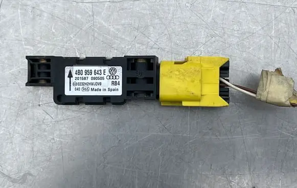 Volkswagen Phaeton Airbag deployment crash/impact sensor 4B0959643E 201587 090505