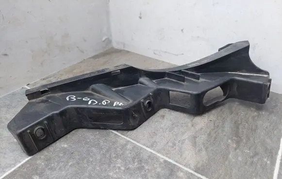 Volkswagen PASSAT B6 Front bumper mounting bracket 3C0807890