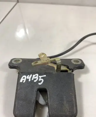 Audi A4 S4 B5 8D Tailgate/trunk/boot lock/catch/latch 8A5827505B