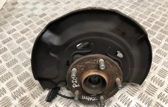 Toyota Avensis T270 Front wheel hub