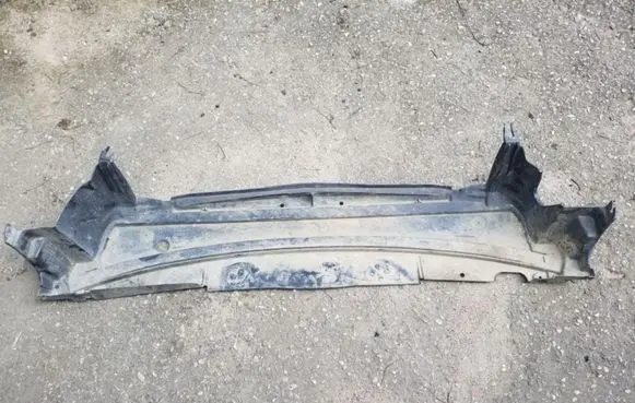 Volvo XC70 Front bumper skid plate/under tray 09484049