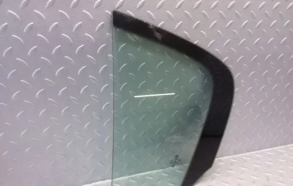 Volkswagen PASSAT B7 USA Rear vent window glass 561845297H 43R00081