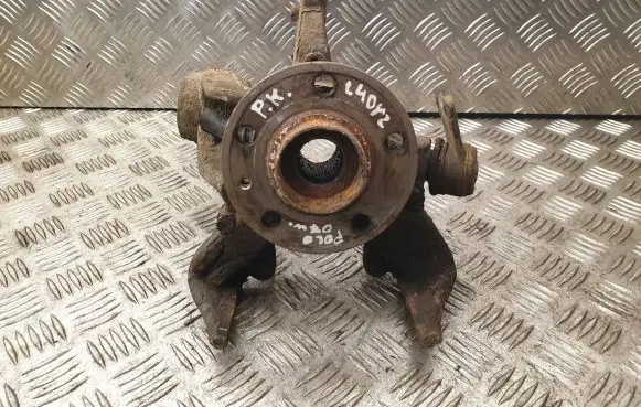 Volkswagen Polo IV 9N3 Front wheel hub