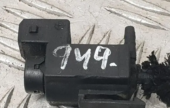 BMW 3 E46 Vacuum valve 72234100