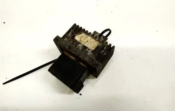 Glow plug pre-heat relay